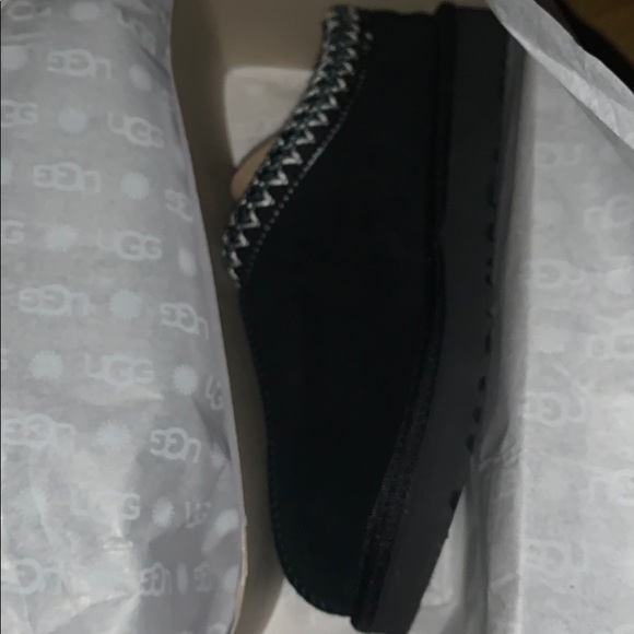 Uggs - Picture 2 of 3